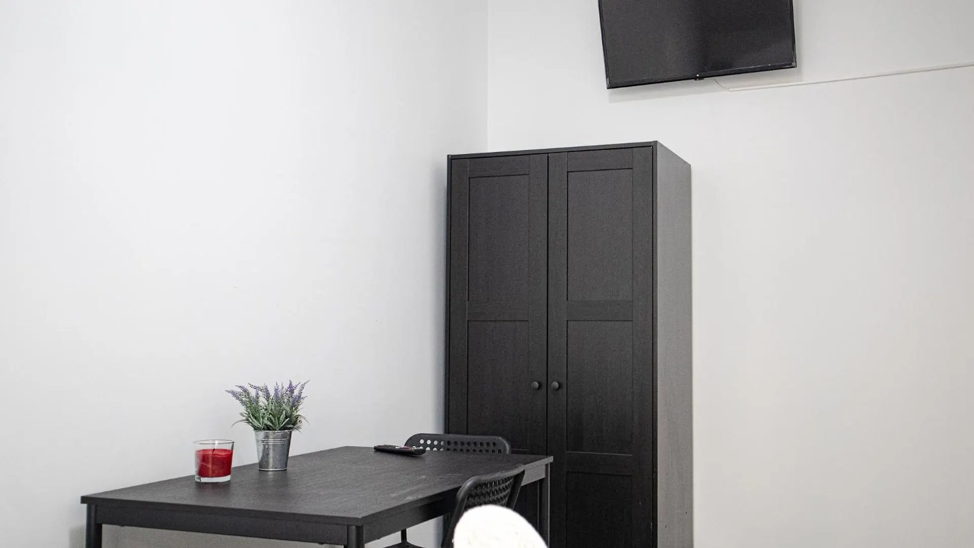 Affordable 5-Br Shared Apartment / Enkplatz U3 Getaway Vienna Austria