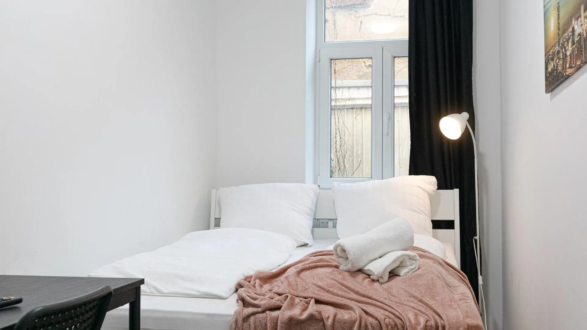 Affordable 5-Br Shared Apartment / Enkplatz U3 Getaway Vienna Austria