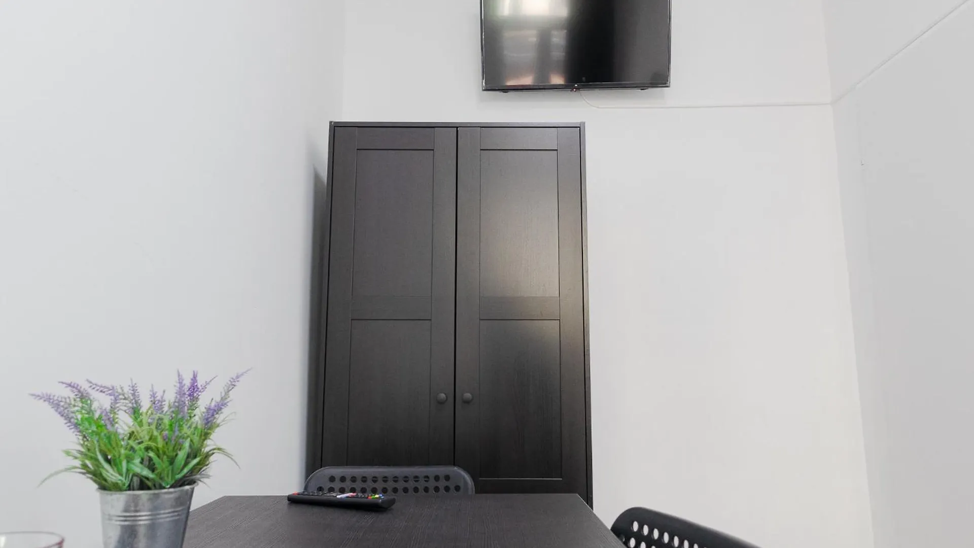 Affordable 5-Br Shared Apartment / Enkplatz U3 Getaway Vienna