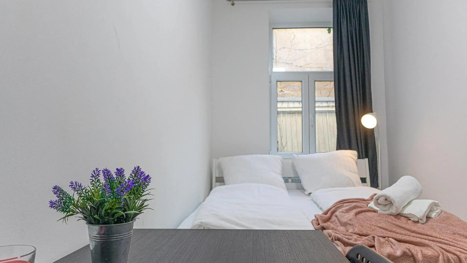 Affordable 5-Br Shared Apartment / Enkplatz U3 Getaway Vienna Austria