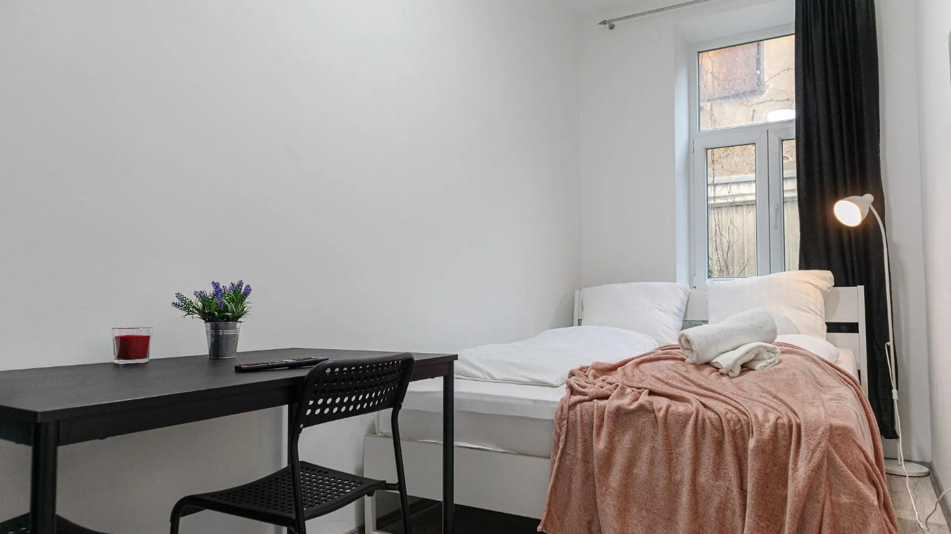 Affordable 5-Br Shared Apartment / Enkplatz U3 Getaway Vienna